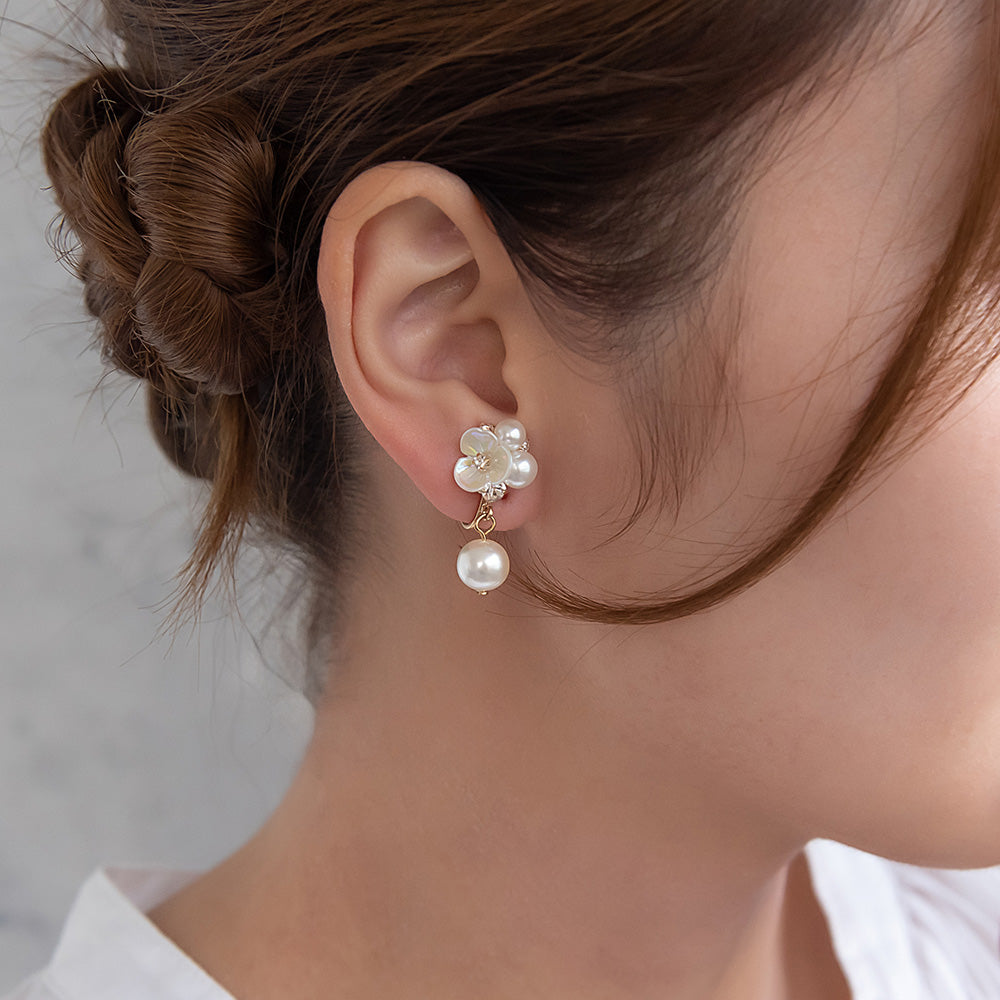Classy イヤリング ニッケルフリー フラワー パール ネジバネ式イヤリング