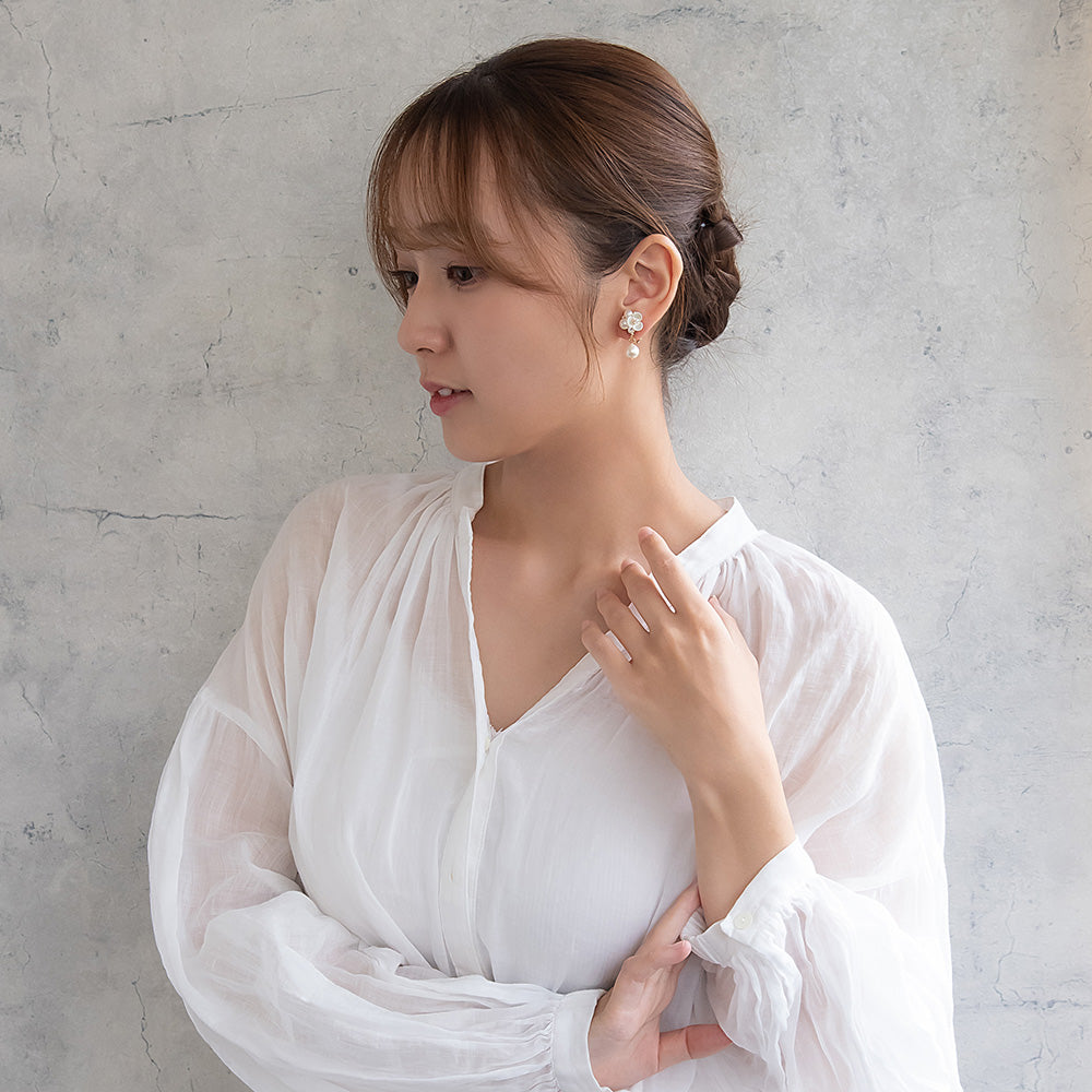 Classy イヤリング ニッケルフリー フラワー パール ネジバネ式イヤリング