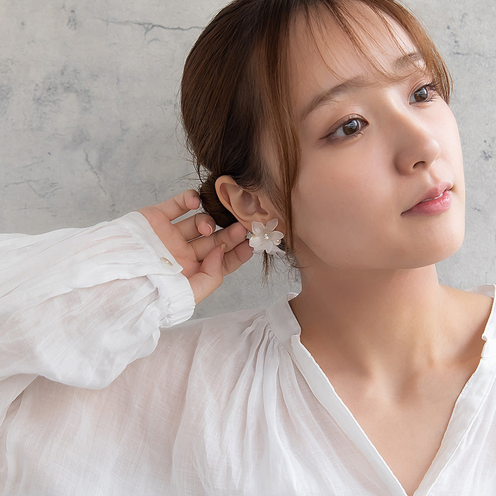 Classy イヤリング ニッケルフリー フラワー パール ネジバネ式イヤリング