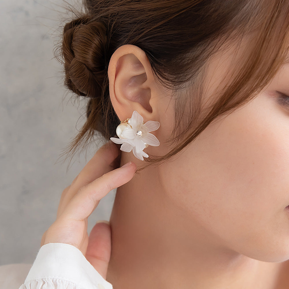 Classy イヤリング ニッケルフリー フラワー パール ネジバネ式イヤリング