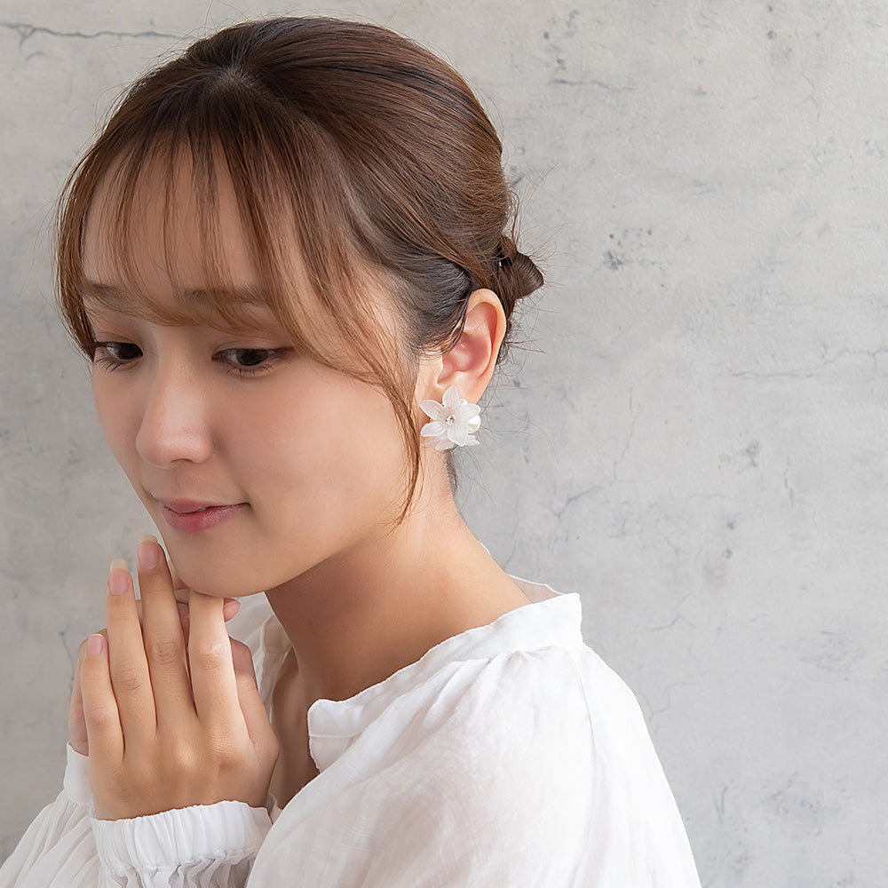 Classy イヤリング ニッケルフリー フラワー パール ネジバネ式イヤリング