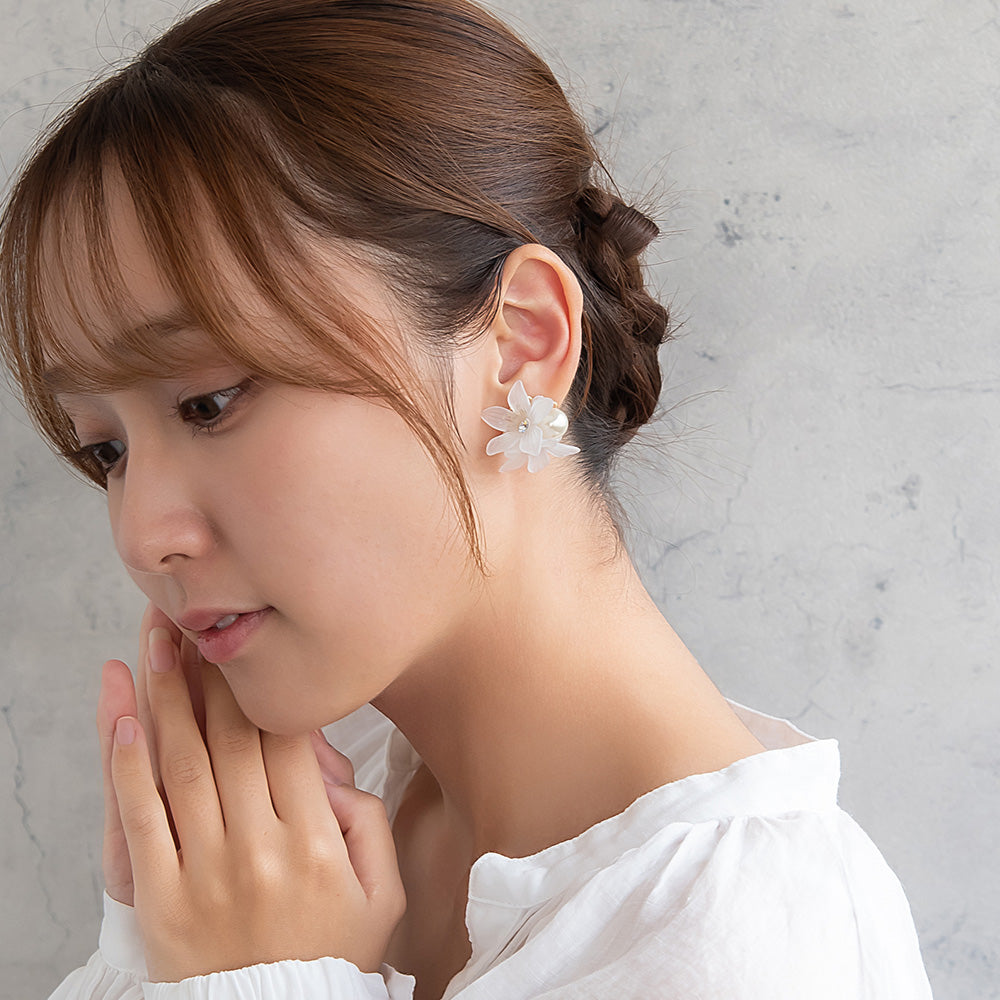Classy イヤリング ニッケルフリー フラワー パール ネジバネ式イヤリング