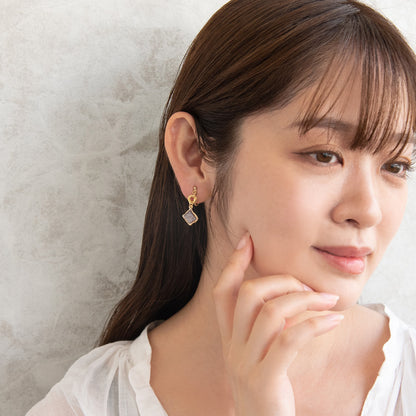 イヤリング ニッケルフリー ラメ メタルフレーム くすみカラー スクエア ネジバネ式イヤリング