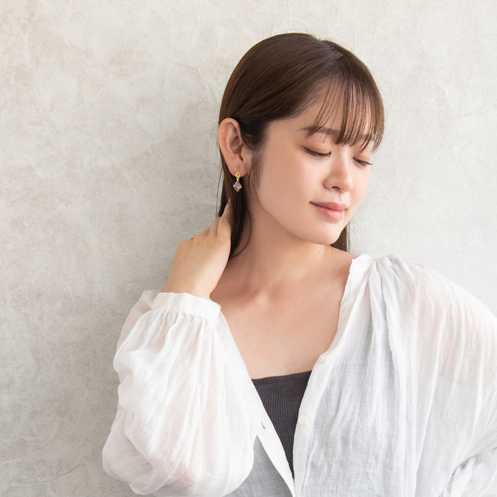 イヤリング ニッケルフリー ラメ メタルフレーム くすみカラー スクエア ネジバネ式イヤリング