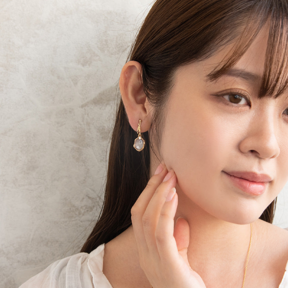 イヤリング ニッケルフリー ラメ メタルフレーム くすみカラー ガラス ビーズ ネジバネ式イヤリング