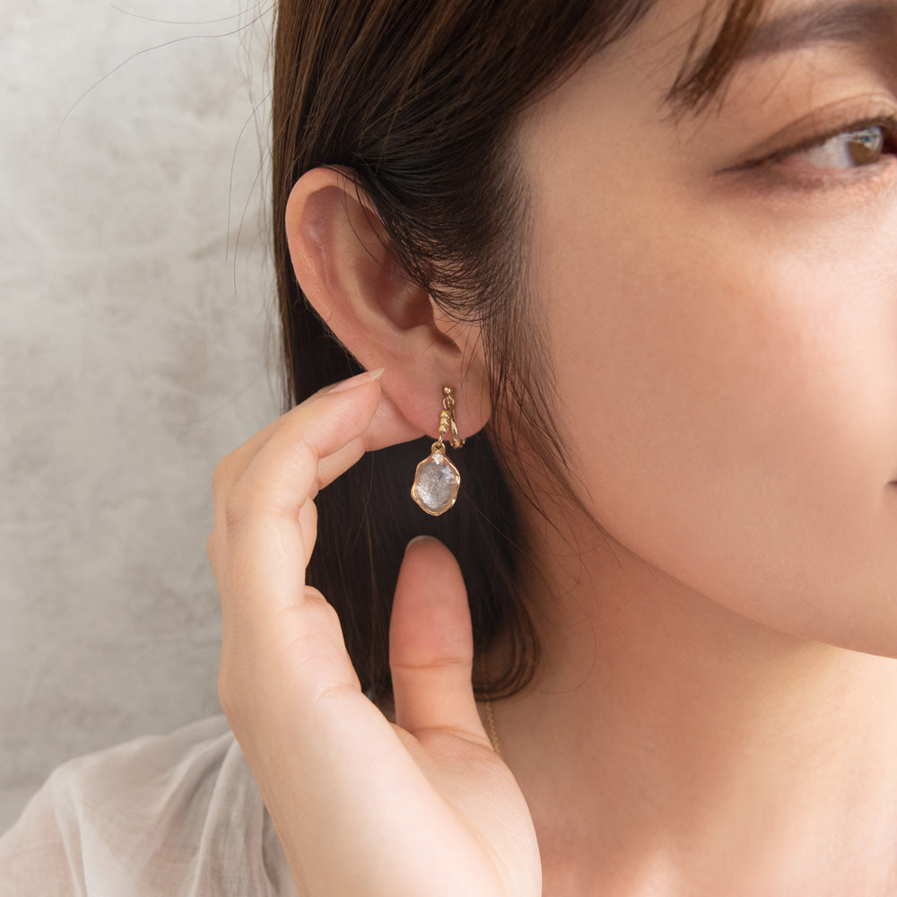 イヤリング ニッケルフリー ラメ メタルフレーム くすみカラー ガラス ビーズ ネジバネ式イヤリング