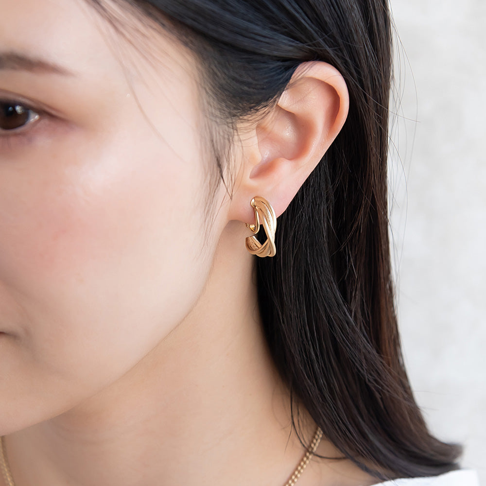 イヤリング ニッケルフリー sable gold メタル トリプル クロス ライン C型 ネジバネ式イヤリング
