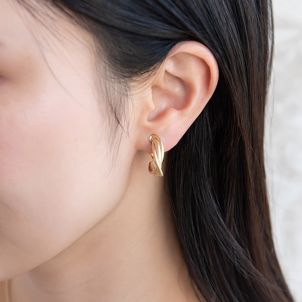 イヤリング ニッケルフリー sable gold メタル トリプル クロス ライン C型 ネジバネ式イヤリング