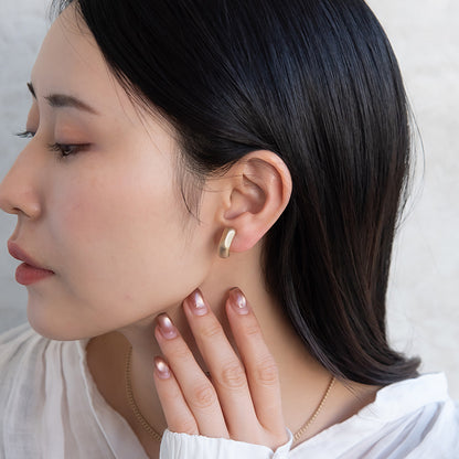 イヤリング ニッケルフリー sable gold メタル ハーフサークル カット ライン ネジバネ式イヤリング