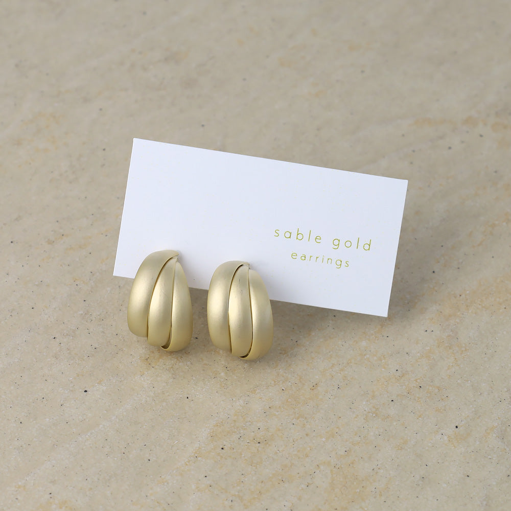 イヤリング ニッケルフリー sable gold メタル トリプル カーブ ライン ネジバネ式イヤリング