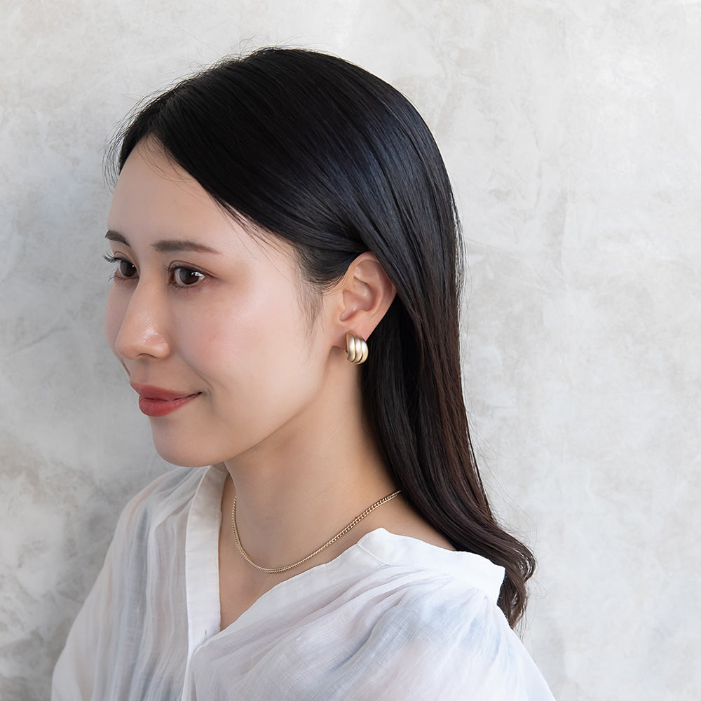 イヤリング ニッケルフリー sable gold メタル トリプル カーブ ライン ネジバネ式イヤリング