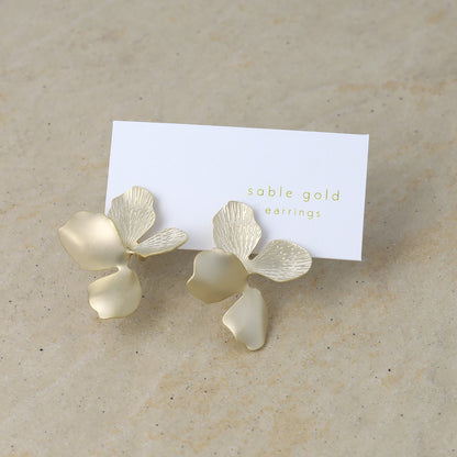 イヤリング ニッケルフリー sable gold メタル ツイスト フラワー ネジバネ式イヤリング