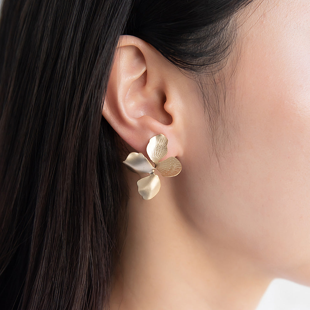 イヤリング ニッケルフリー sable gold メタル ツイスト フラワー ネジバネ式イヤリング