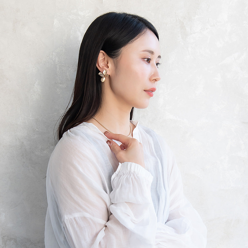 イヤリング ニッケルフリー sable gold メタル ツイスト フラワー ネジバネ式イヤリング