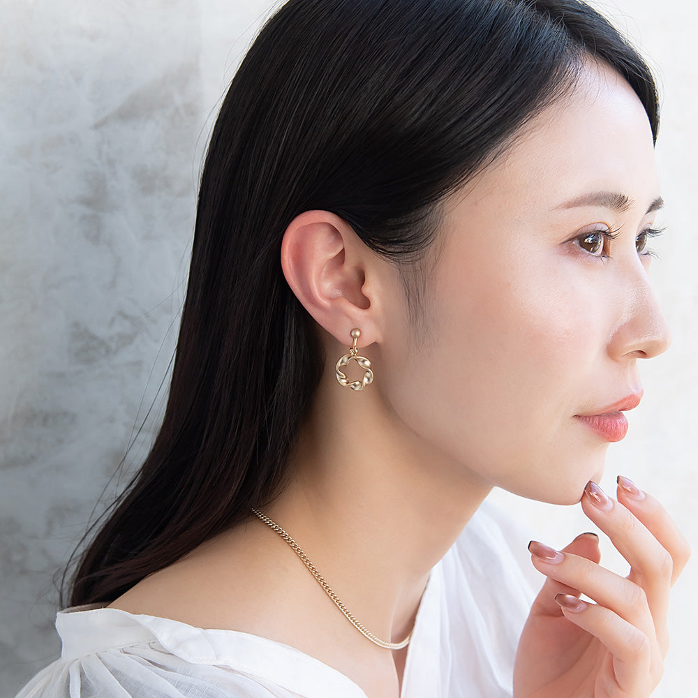 イヤリング ニッケルフリー sable gold メタル ツイスト リング ネジバネ式イヤリング