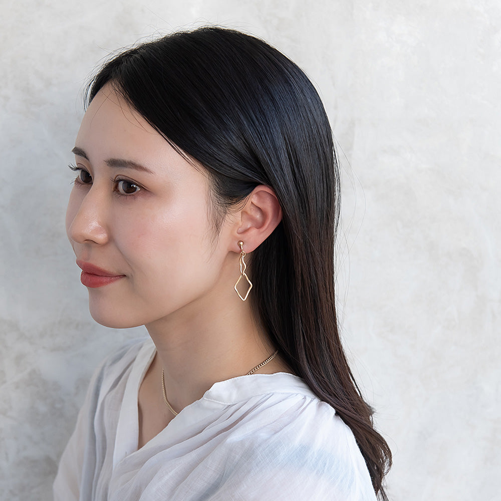 イヤリング ニッケルフリー sable gold メタル ウェーブ ロンバス ネジバネ式イヤリング