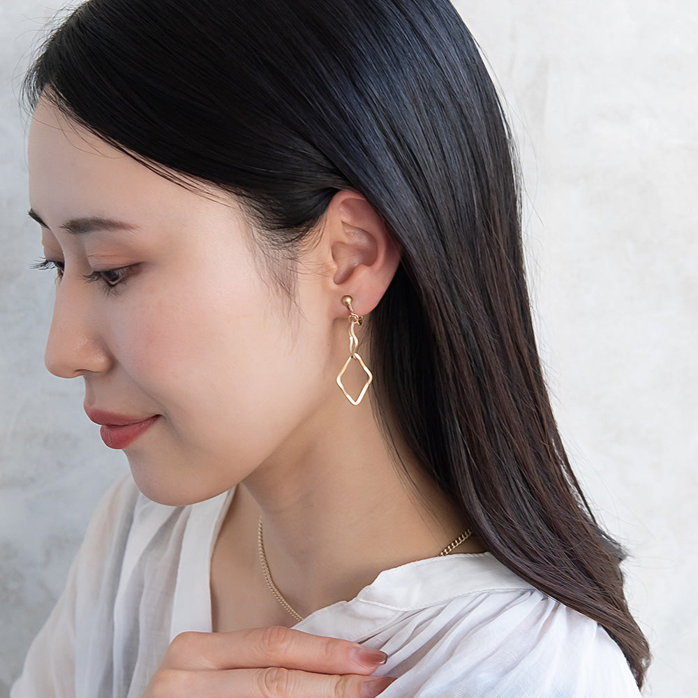 イヤリング ニッケルフリー sable gold メタル ウェーブ ロンバス ネジバネ式イヤリング