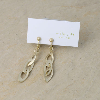 イヤリング ニッケルフリー sable gold メタル オーバル ツイスト チェーン ネジバネ式イヤリング