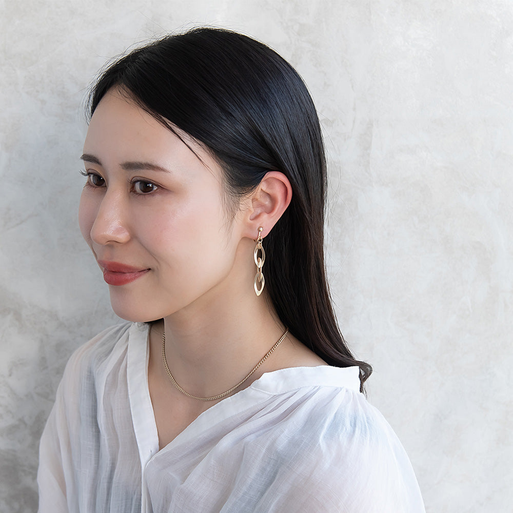 イヤリング ニッケルフリー sable gold メタル オーバル ツイスト チェーン ネジバネ式イヤリング