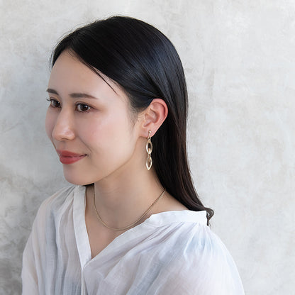 イヤリング ニッケルフリー sable gold メタル オーバル ツイスト チェーン ネジバネ式イヤリング