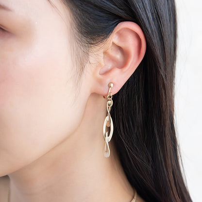 イヤリング ニッケルフリー sable gold メタル オーバル ツイスト チェーン ネジバネ式イヤリング