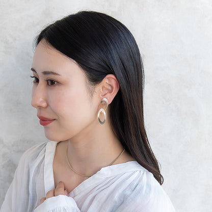 イヤリング ニッケルフリー sable gold メタル オーバル ツイスト ダブル ネジバネ式イヤリング