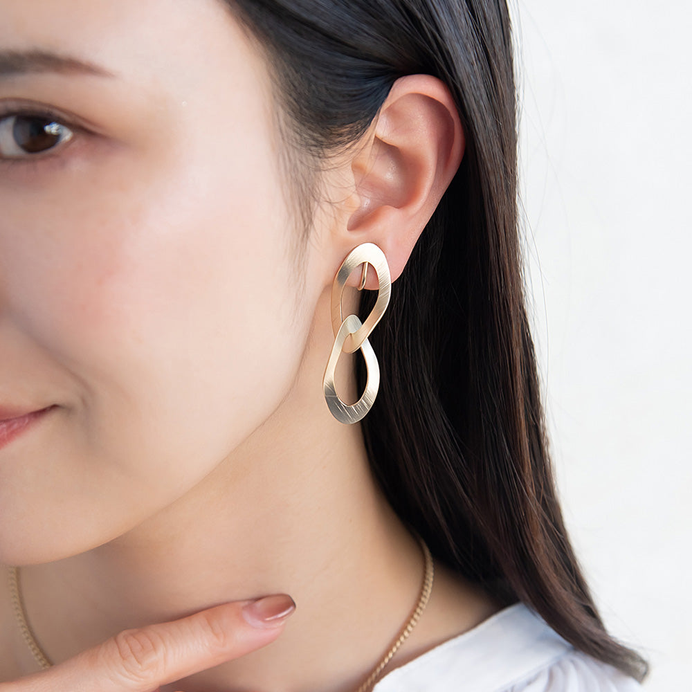 イヤリング ニッケルフリー sable gold メタル オーバル ツイスト ダブル ネジバネ式イヤリング