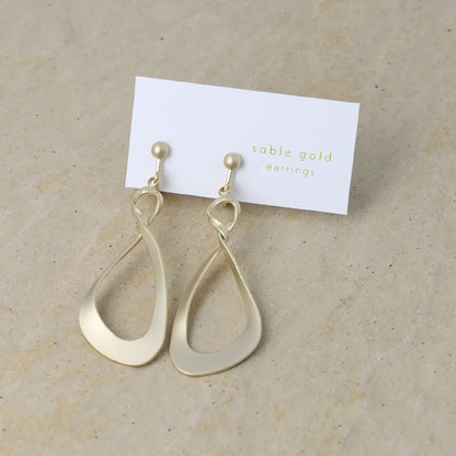 イヤリング ニッケルフリー sable gold メタル ツイスト ドロップ ネジバネ式イヤリング