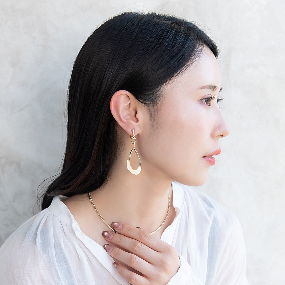 イヤリング ニッケルフリー sable gold メタル ツイスト ドロップ ネジバネ式イヤリング