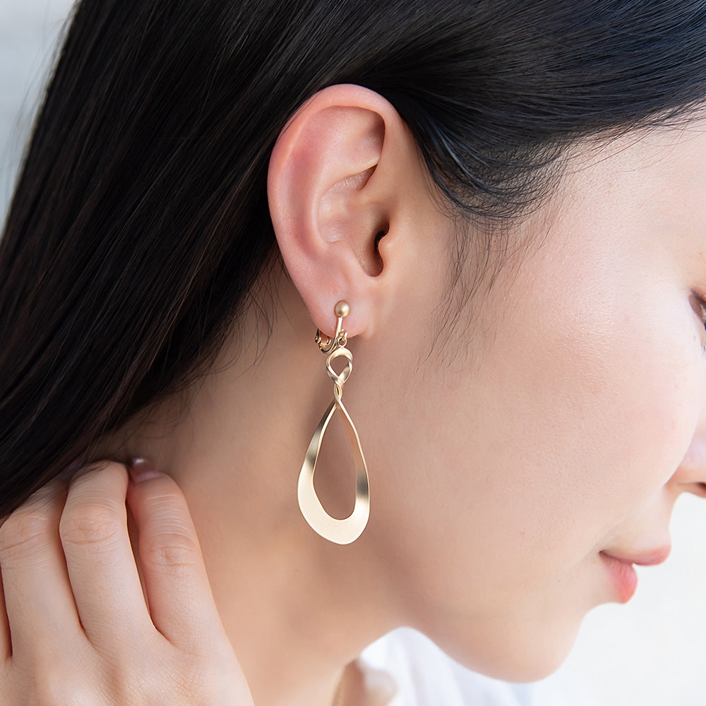 イヤリング ニッケルフリー sable gold メタル ツイスト ドロップ ネジバネ式イヤリング