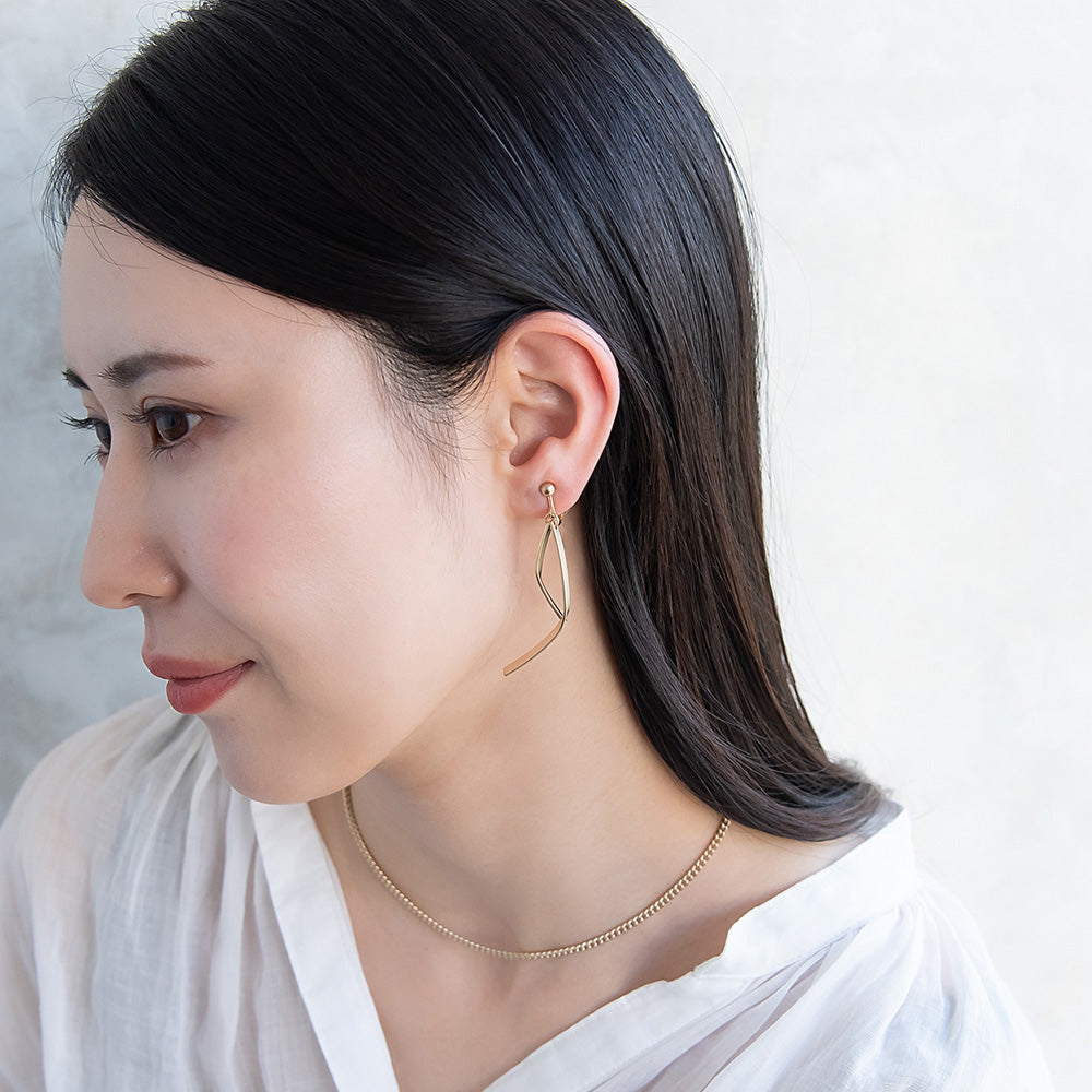 イヤリング ニッケルフリー sable gold メタル ダブル カーブ ライン ネジバネ式イヤリング