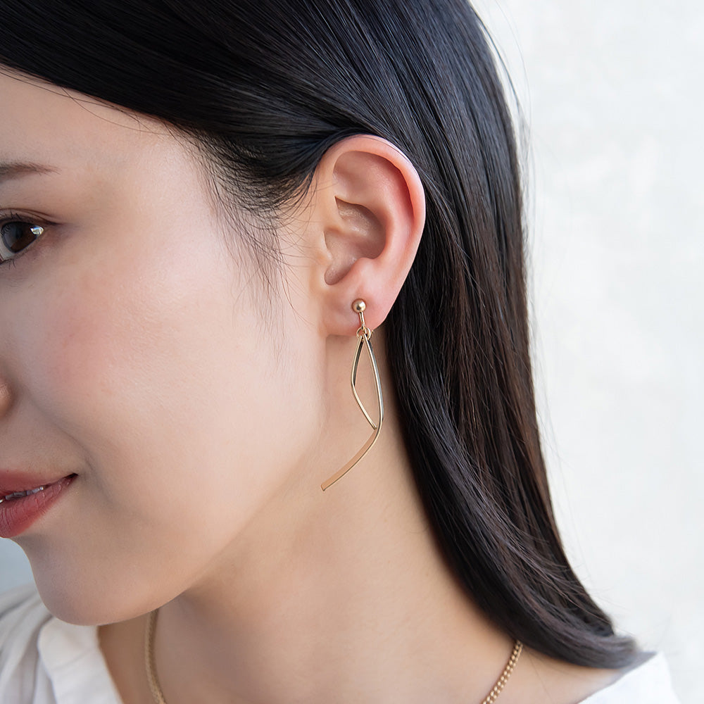 イヤリング ニッケルフリー sable gold メタル ダブル カーブ ライン ネジバネ式イヤリング