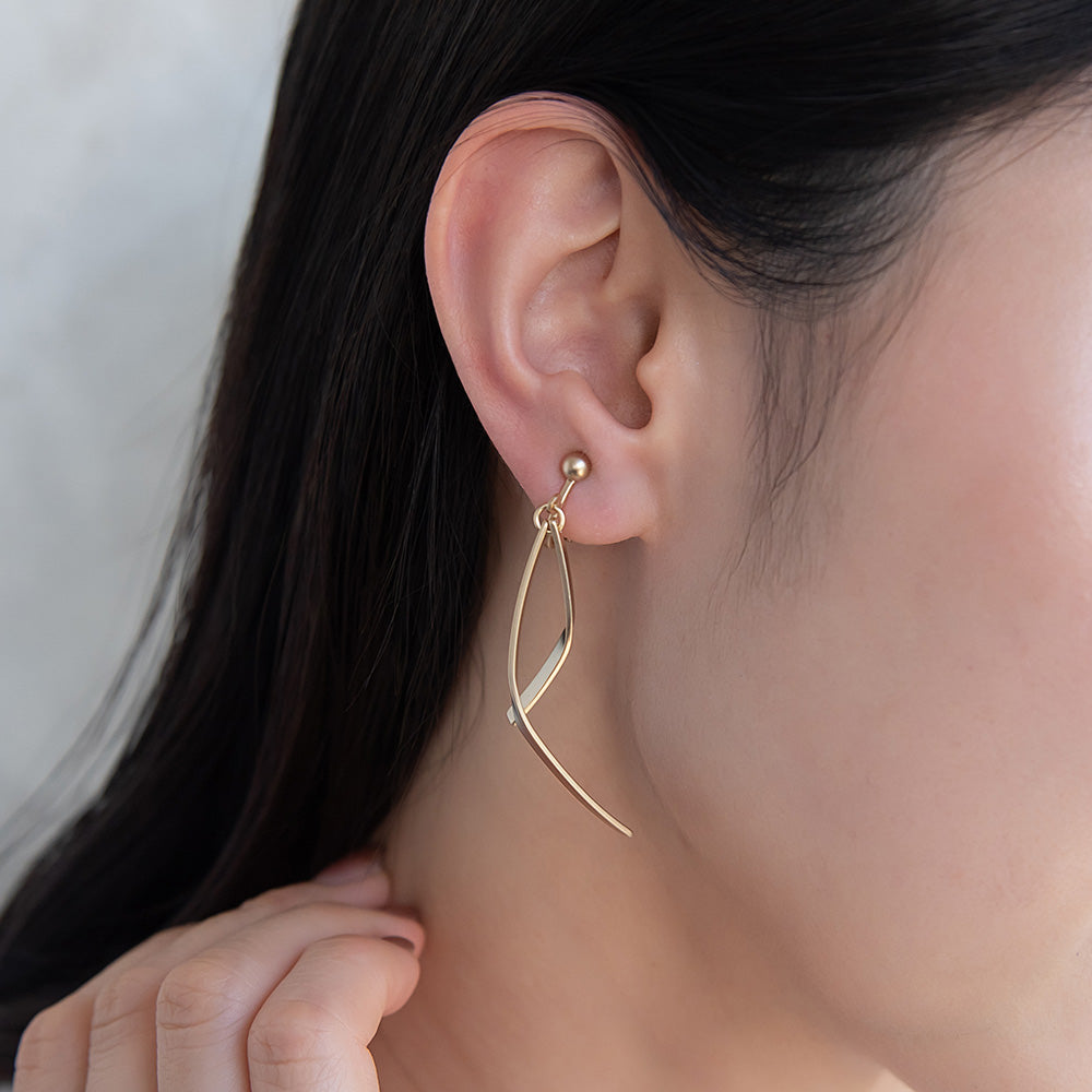 イヤリング ニッケルフリー sable gold メタル ダブル カーブ ライン ネジバネ式イヤリング