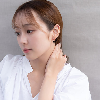 樹脂ピアス ニッケルフリー ネコと星 スタッドピアス