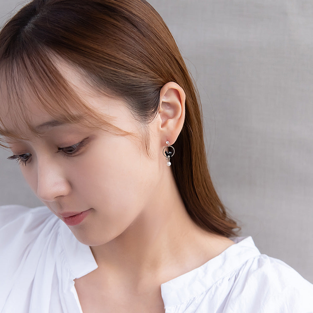 樹脂ピアス ニッケルフリー ネコと星 スタッドピアス