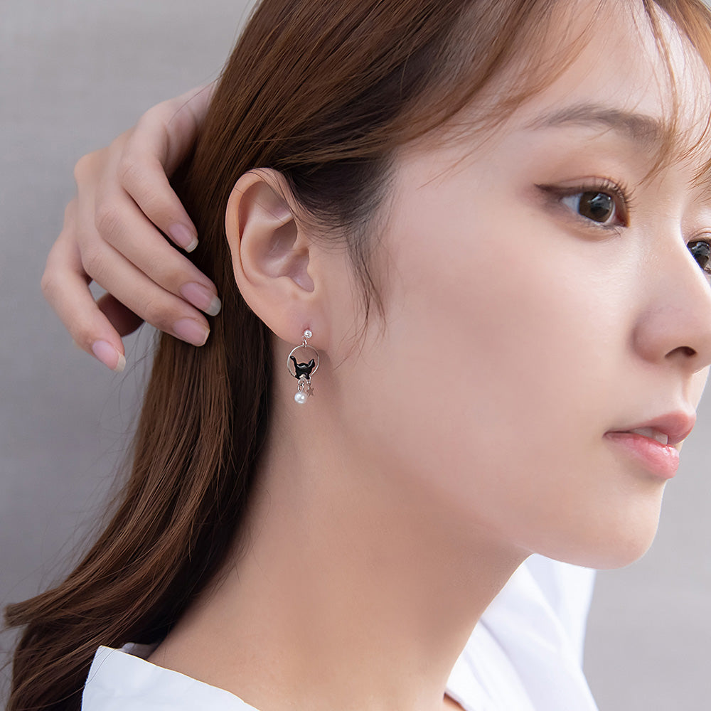 樹脂ピアス ニッケルフリー ネコと星 スタッドピアス