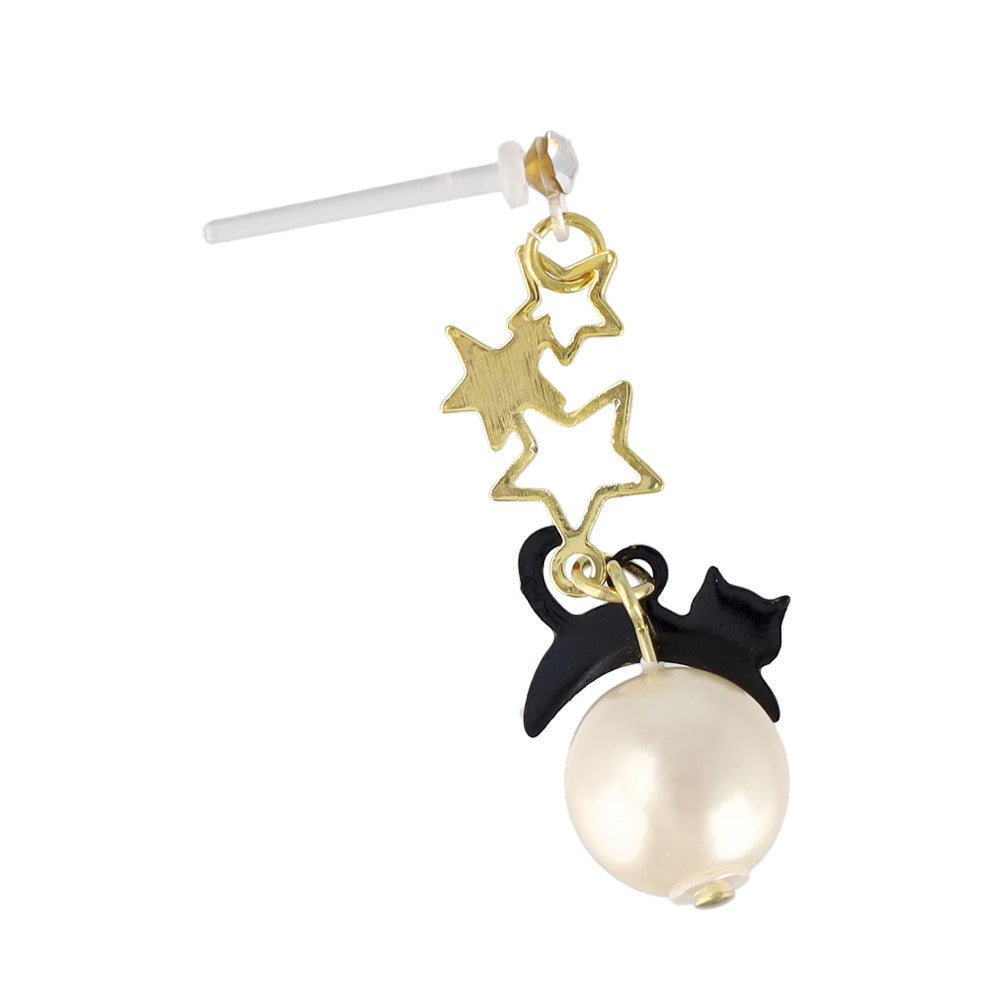 樹脂ピアス ニッケルフリー ネコと月 スタッドピアス