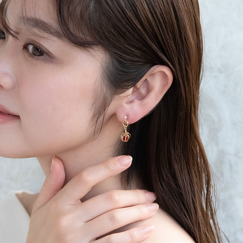 ノンホールピアス ニッケルフリー メタル リング 立体フレーム りんご 林檎 カラー ストーン イヤリング 樹脂タイプ