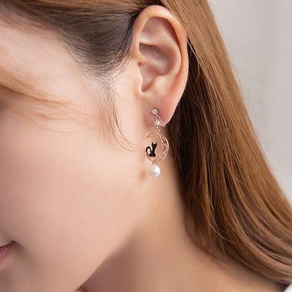 ノンホールピアス ニッケルフリー ネコと月 イヤリング 樹脂タイプ