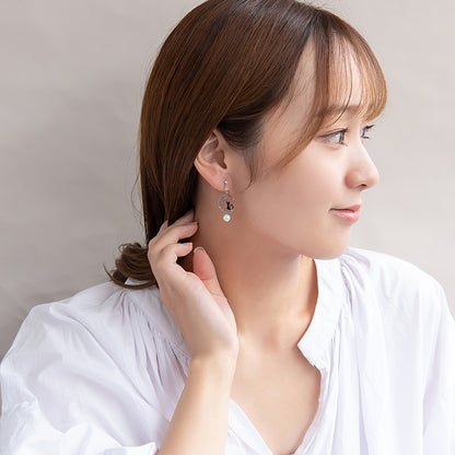 ノンホールピアス ニッケルフリー ネコと月 イヤリング 樹脂タイプ