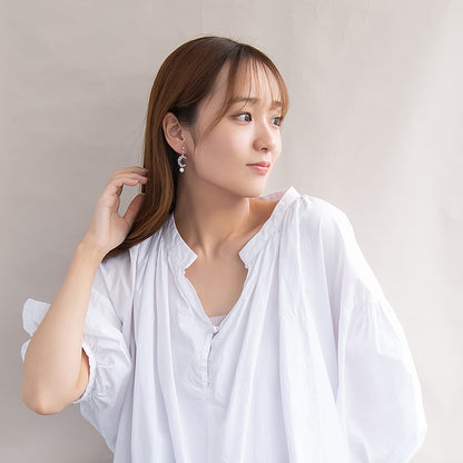 ノンホールピアス ニッケルフリー ネコと月 イヤリング 樹脂タイプ