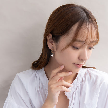 ノンホールピアス ニッケルフリー ネコと星 イヤリング 樹脂タイプ