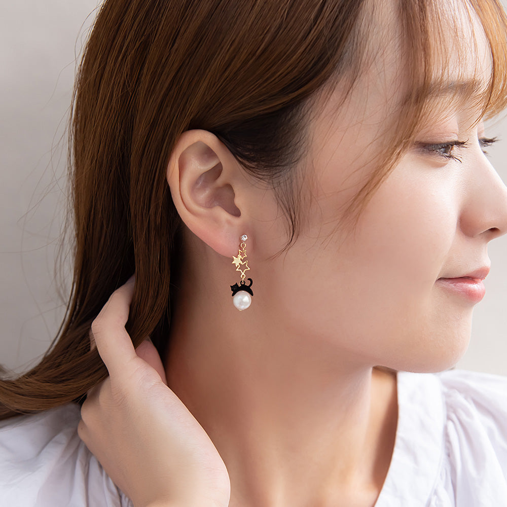 ノンホールピアス ニッケルフリー ネコと星 イヤリング 樹脂タイプ