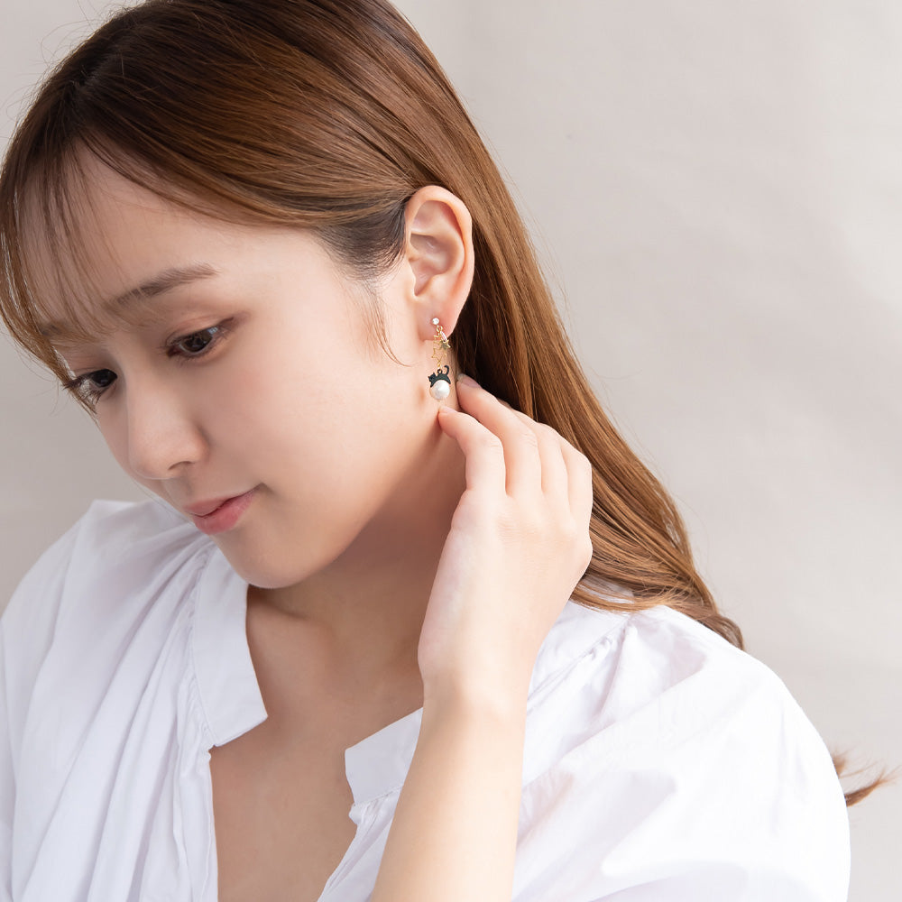 ノンホールピアス ニッケルフリー ネコと星 イヤリング 樹脂タイプ