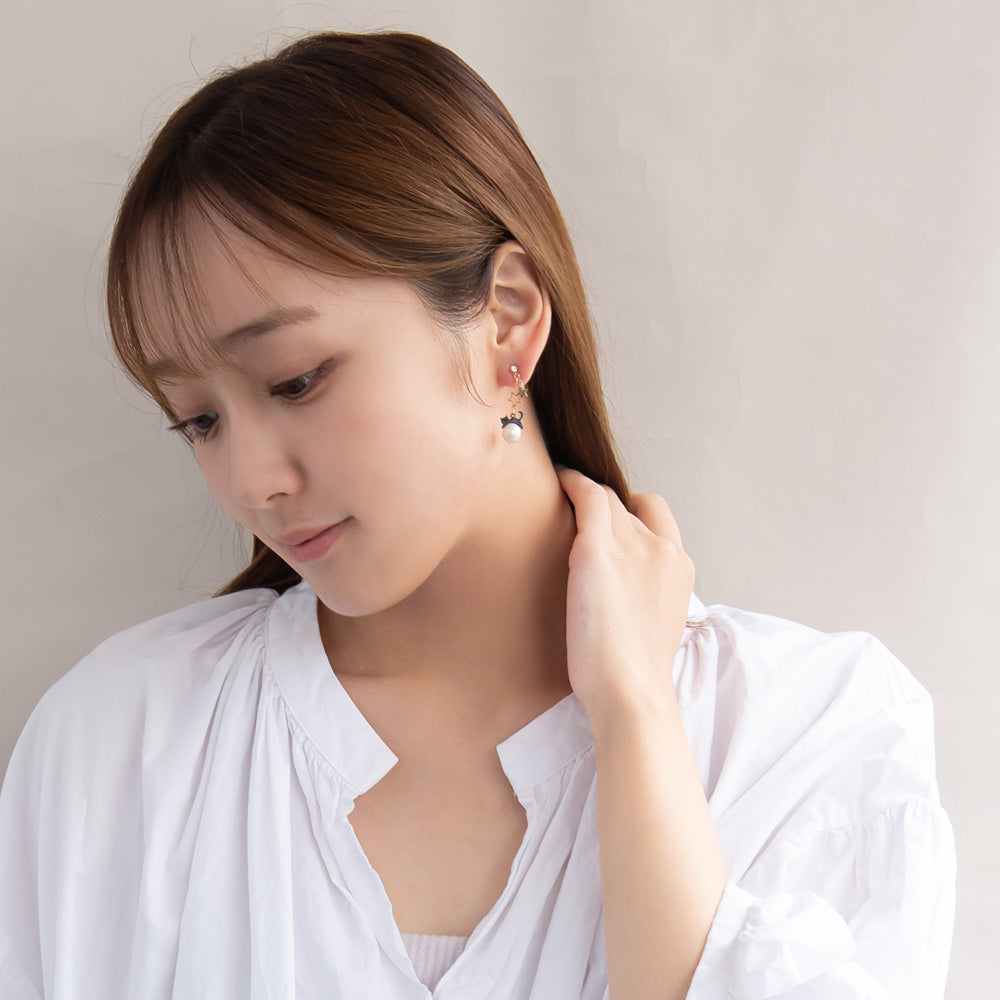 ノンホールピアス ニッケルフリー ネコと星 イヤリング 樹脂タイプ