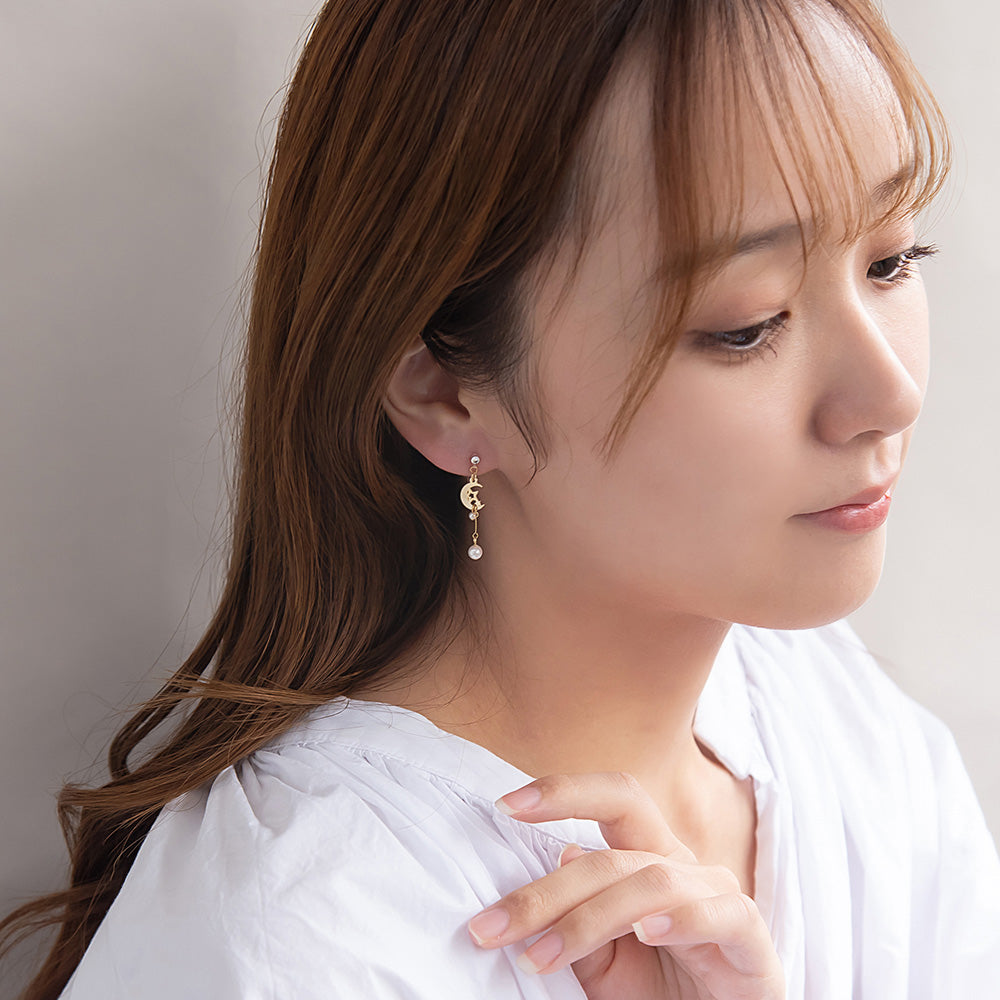 ノンホールピアス ニッケルフリー ネコと月 イヤリング 樹脂タイプ