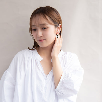 ノンホールピアス ニッケルフリー ネコと月 イヤリング 樹脂タイプ