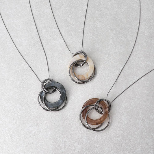 ネックレス ニッケルフリー メタル ガンメタル マーブル カラー レイヤード クロス リング スライドボール チェーン ペンダントネックレス