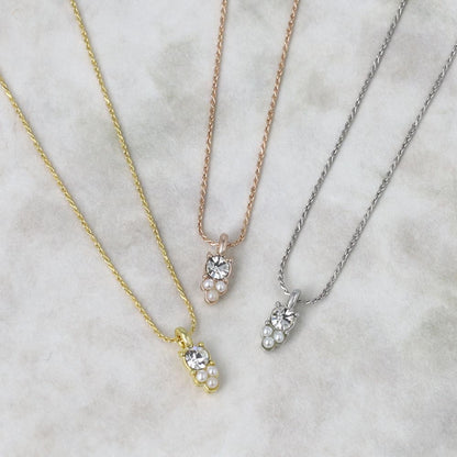 ネックレス tiny. ニッケルフリー メタル ストーン トリプル パール 小粒 超極細 チェーン プチネックレス