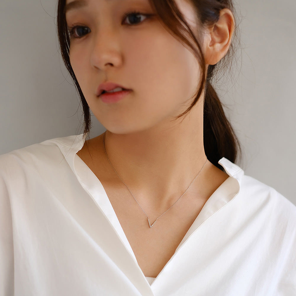 ネックレス ステンレス メタル V字 ライン トリプル ストーン 超極細 チェーン マグネット プチネックレス